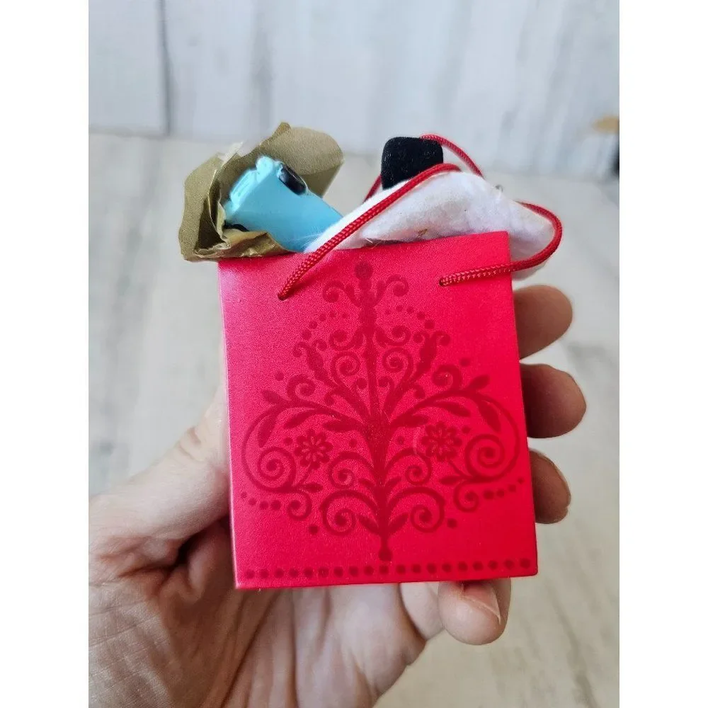 Hallmark shopping bag